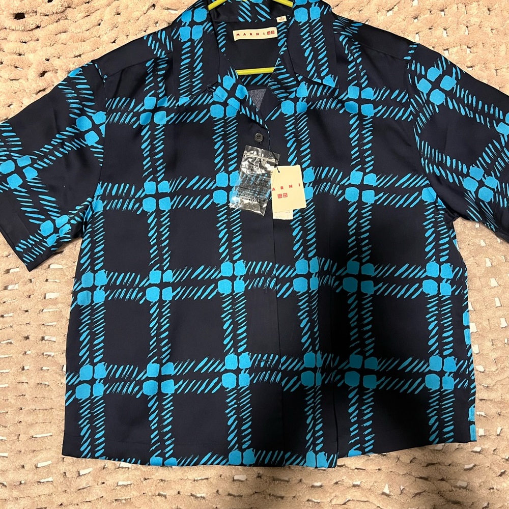 Uniqlo Black and Blue Plaid Men's Shirt